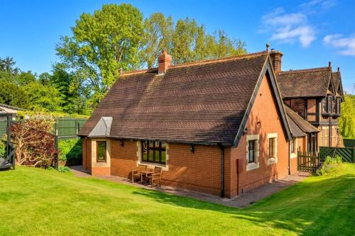 . Finest Retreats - The Grove Annexe