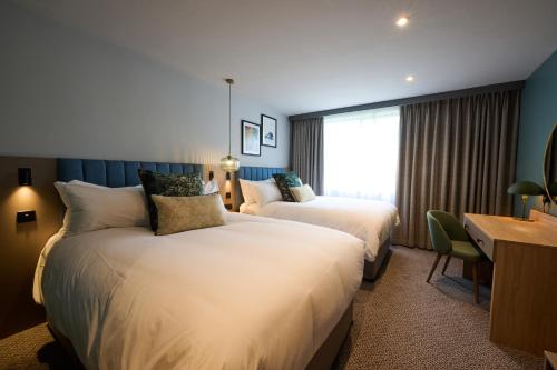 2 double beds