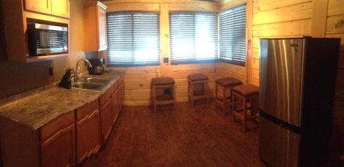 Cabins At Crooked River Ranch Motel Terrebonne Deals Photos