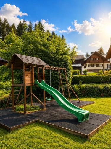 ملعب للأطفال, ترانسيلفانيا فيلا آند سبا (Transylvania Villa & Spa) in جوساو