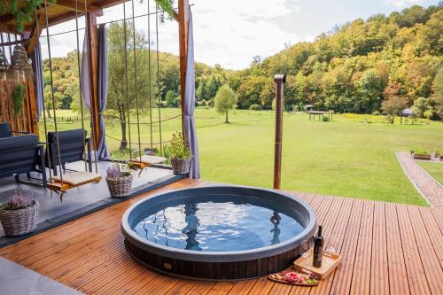 Dobra Vila I Riverside Cabin Retreat in Donje Pokuplje