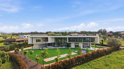Villa Meridian - epicentro del lujo contemporáneo en Peralada Golf gîte à louer Vallgornera