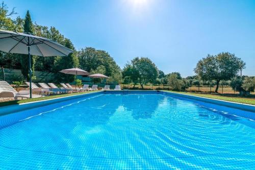 Holiday home in Medulin with terrace, air conditioning, WiFi, washing machine 5158-3, Medulin (Medolino)