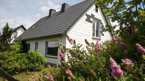 Ferienhaus am Grenzweg – khách sạn tại Langewiese