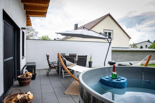 Viesnīcas āriene, Familienfreundliche Ferienwohnung mit großem Garten, Spielplatz, privatem Badefass & Sauna in Vendišrica