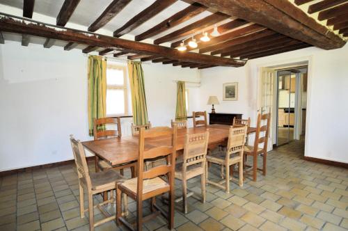 Iekārtas, Le Couvent, grande maison en pierre avec jardin in Mevēna
