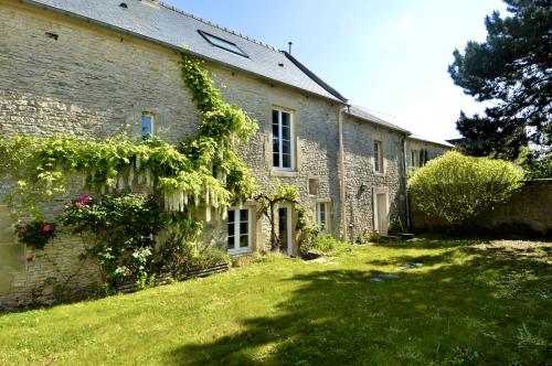 Viesnīcas āriene, Le Couvent, grande maison en pierre avec jardin in Mevēna