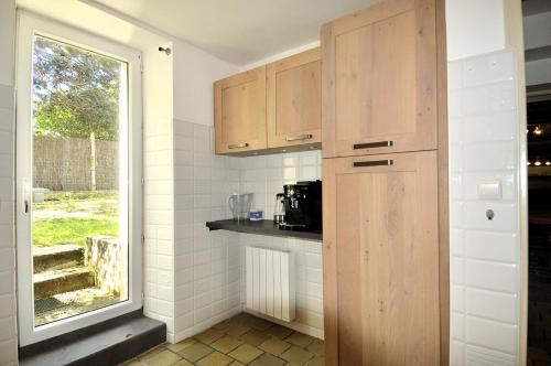 Iekārtas, Le Couvent, grande maison en pierre avec jardin in Mevēna