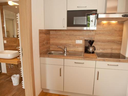 Fürdőszoba, Apartment 1-Zimmer-Apartment Hans im Glück by Interhome (Apartment 1-Zimmer-Apartment Hans im Gluck by Interhome) in Homberg (Efze)