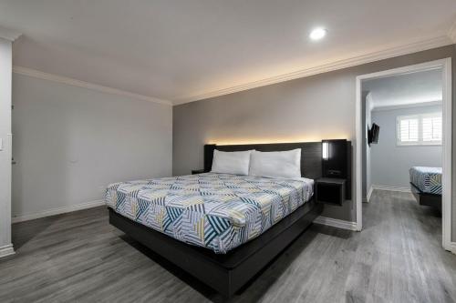Motel 6-Anaheim CA - Convention Center - image 24