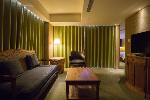 Deluxe Double Room image 5