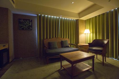 Deluxe Double Room image 4