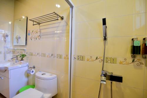 Bathroom, Greenown B&B in Yuanshan Township