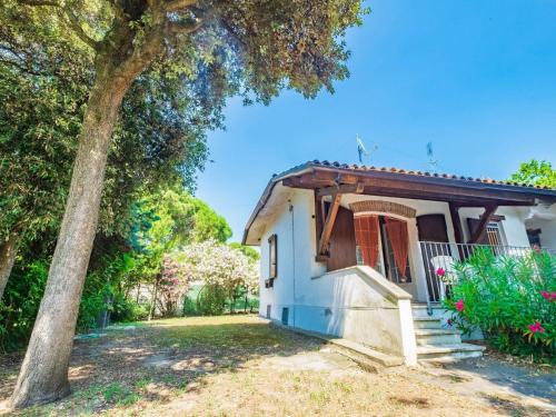Holiday Home Haupthaus- großes freistehendes Haus- Klima by Interhome in Lido di Volano
