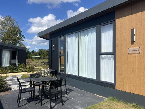 Balcony/terrace, Holiday Home Hotel Chalet by Interhome in Sint Maartensdijk