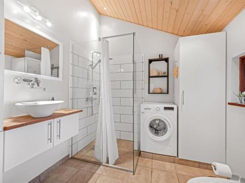 Bathroom, Holiday Home Tamara - 800m to the fjord by Interhome in Hemmet