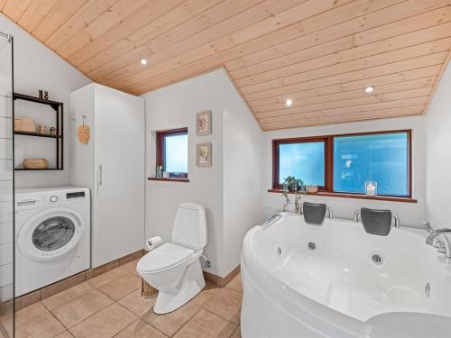 Bathroom, Holiday Home Tamara - 800m to the fjord by Interhome in Hemmet