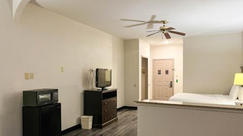Quality Suites North - image 32