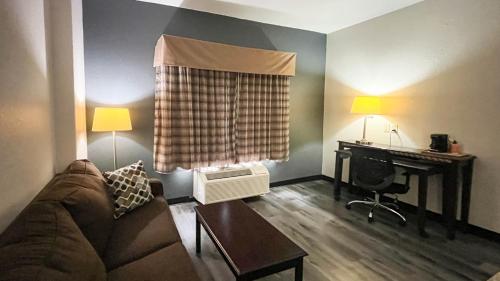 Quality Suites North - image 30