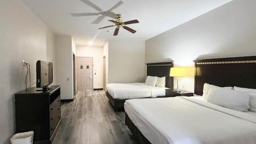 Quality Suites North - image 19