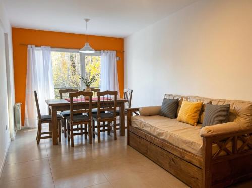 Depto Familiar en Bariloche - 2 Habitaciones, Parking y Cerca del Centro