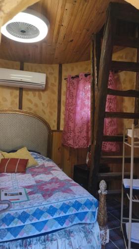 Chambre de la Tour 1 in Milhac