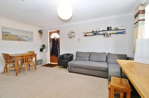Centrally located coach house in Titchfield