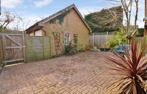 Aed, Centrally located coach house in Titchfield