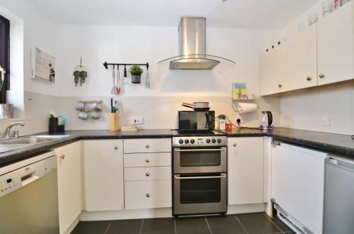 Centrally located coach house in Titchfield