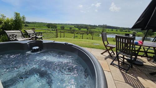 Pezsgőfürdő, The Drift House – Countryside Luxury Comfort - Pass the Keys in Maer