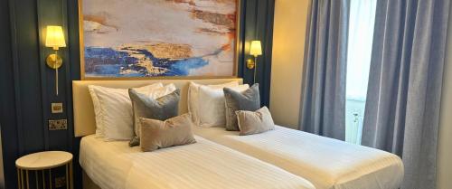 2 twin beds