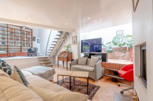Unique 4BR Architect House with Private Terrace