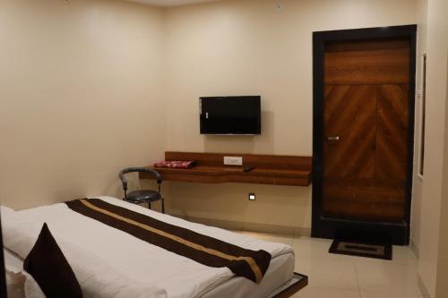 HOTEL SAGAR In 500 METRS DARGH in Muslim Mochi Mohalla