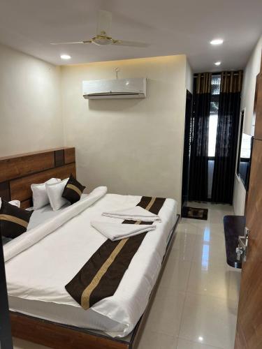 HOTEL SAGAR In 500 METRS DARGH in Muslim Mochi Mohalla