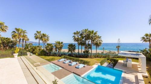 Luxurious 7-Bedroom Holiday House with Private Pool in El Puerto