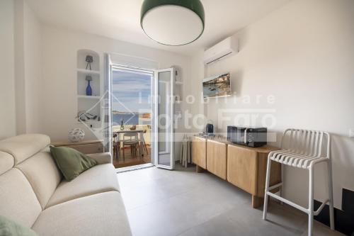 5 Centro - Trilocale con terrazza vista mare Porto Faro