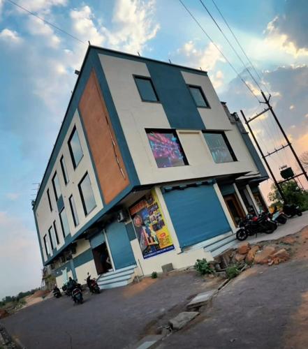 Hotel Blue Sky in Tikamgarh