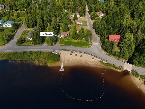 La Sieste | Chalet avec SPA, plage et nature in Sainte Lucie des Laurentides (QC)