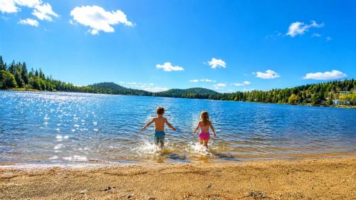 La Sieste | Chalet avec SPA, plage et nature in Sainte Lucie des Laurentides (QC)