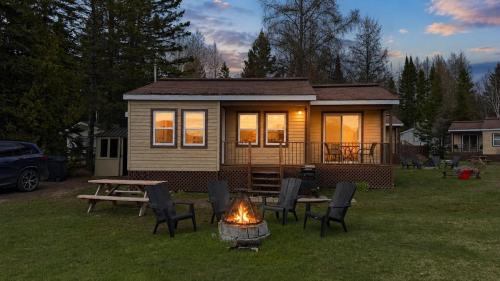 La Sieste | Chalet avec SPA, plage et nature in Sainte Lucie des Laurentides (QC)