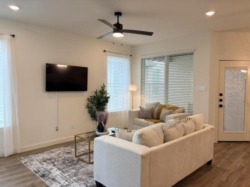 . Resort-Style 3BR Near Angel Lagoon