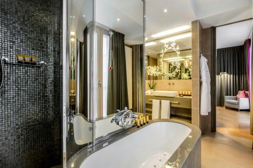 room detail thumbnail 2