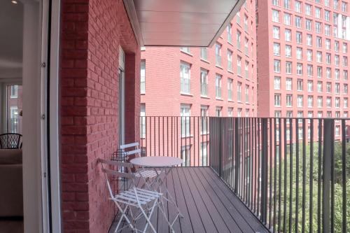 Luxury 2 Bed Apartment Vauxhall Balcony Sleeps 5 London 