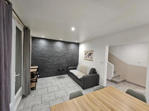 Charming, spacious house close to Les Remparts