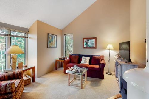 Hawks Nest 27 in Glen Arbor, USA