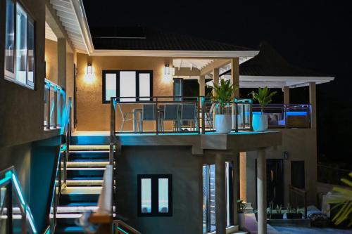 Golden Pear Villa-MSV 10BR - 5 Fully Equipped Kitchens, Harbor & Sea Views in เซนต์ จอร์จ