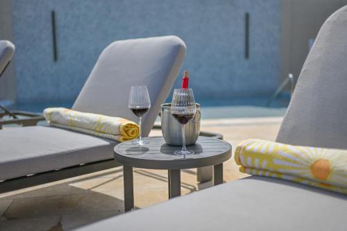 Golden Pear Villa-MSV 10BR - 5 Fully Equipped Kitchens, Harbor & Sea Views in เซนต์ จอร์จ