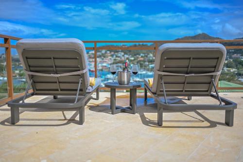 Golden Pear Villa-MSV 10BR - 5 Fully Equipped Kitchens, Harbor & Sea Views in เซนต์ จอร์จ