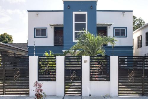 Modern living 5 Min to SAP Airport Free Parking – khách sạn tại La Lima