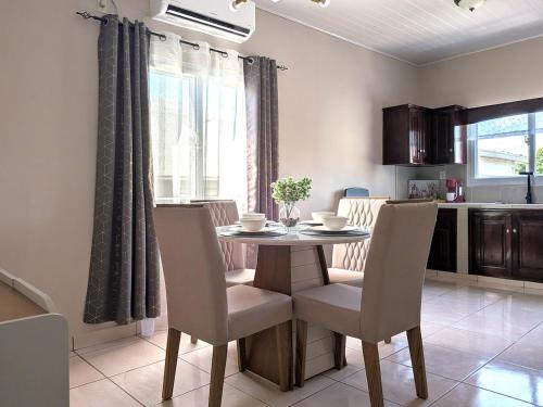 Modern living 5 Min to SAP Airport Free Parking in La Lima